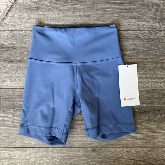 Lululemon Wunder Train Shorts - Picture 1 of 2
